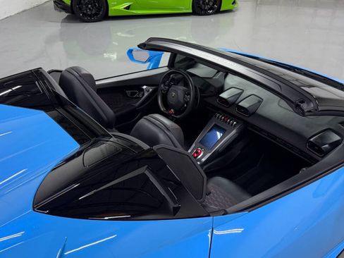 Used 2020 Lamborghini Huracan EVO RWD image 13