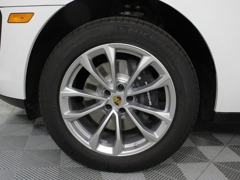 New 2026 Porsche Macan image 17