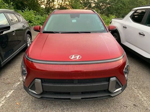 Used 2025 Hyundai Kona SEL AWD/4WD image 3