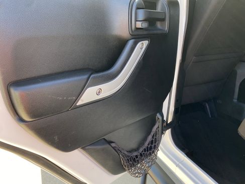 Used 2014 Jeep Wrangler Unlimited Sahara w/ Connectivity Group image 12