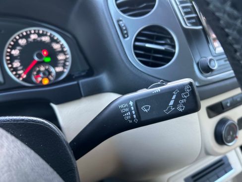 Used 2016 Volkswagen Tiguan SE image 26