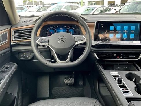New 2025 Volkswagen Atlas SE image 17