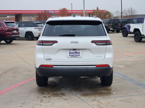 New 2025 Jeep Grand Cherokee L Laredo image 8