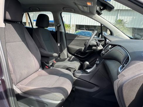 Used 2018 Chevrolet Trax LS FWD image 18
