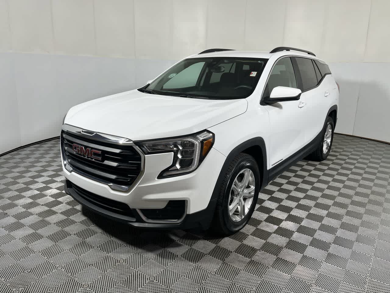 Used 2022 GMC Terrain SLE FWD image 4