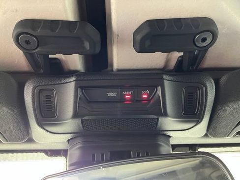 Used 2024 Jeep Wrangler Unlimited AWD/4WD image 36