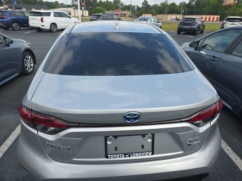 Used 2025 Toyota Corolla XLE FWD image 5