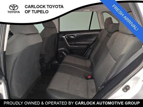 Used 2021 Toyota RAV4 XLE w/ Convenience Package FWD image 9