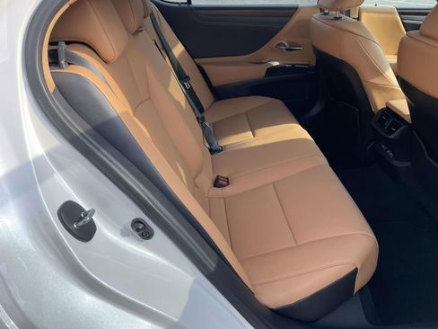 Used 2024 Lexus ES 350 w/ Premium Package image 44
