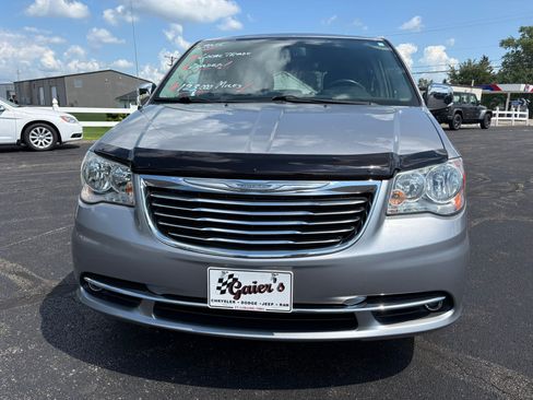 Used 2015 Chrysler Town & Country Touring-L w/ Driver Convenience Group FWD image 5