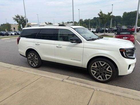 Used 2025 Ford Expedition Platinum w/ Platinum Ultimate Package AWD/4WD image 23