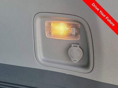 Used 2020 Toyota Sienna L w/ Carpet Mat Package FWD image 23