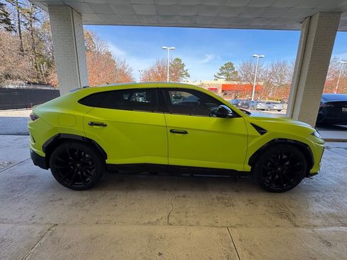 Used 2022 Lamborghini Urus image 8