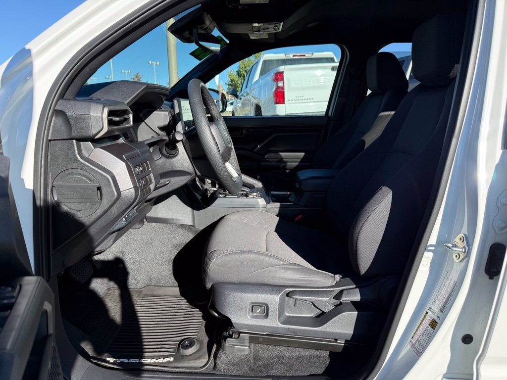 Used 2025 Toyota Tacoma SR5 AWD/4WD image 12