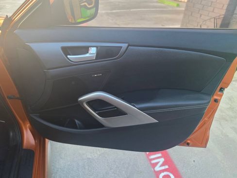Used 2015 Hyundai Veloster Turbo FWD image 24