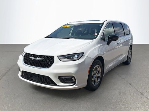 Used 2024 Chrysler Pacifica Limited FWD image 8