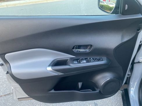 Used 2021 Nissan Kicks SR w/ SR Premium Package image 16