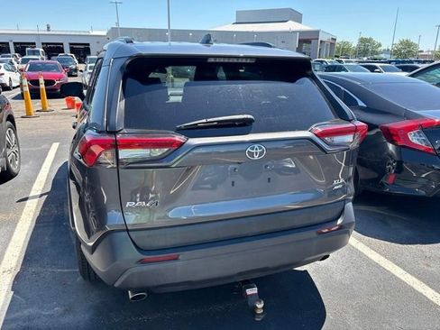 Used 2020 Toyota RAV4 XLE AWD/4WD image 5