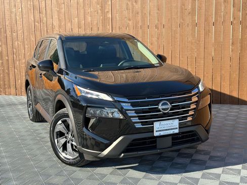 Used 2025 Nissan Rogue SV image 8