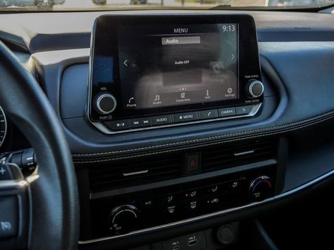 Used 2023 Nissan Rogue S image 29