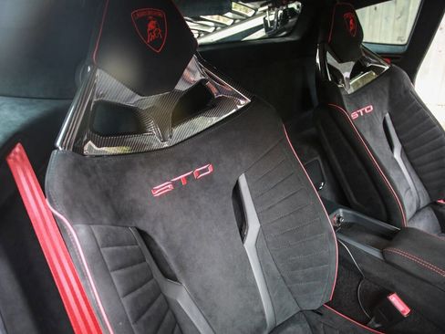Used 2023 Lamborghini Huracan STO RWD image 32