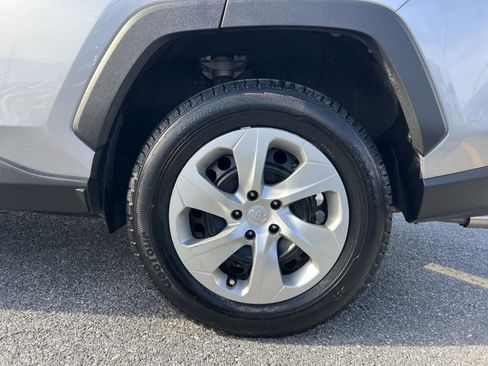 Used 2022 Toyota RAV4 LE image 12