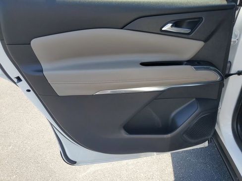 Used 2025 Chevrolet Traverse LT FWD image 14