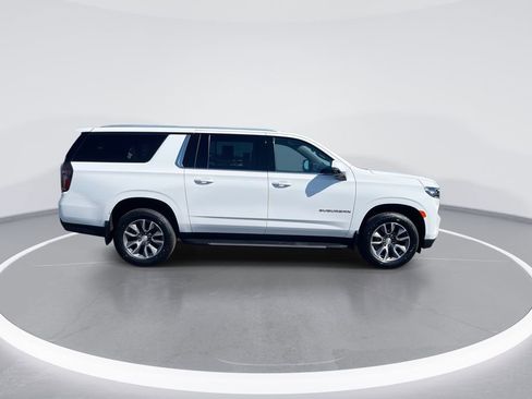 Used 2022 Chevrolet Suburban LT w/ LT Signature Package AWD/4WD image 9