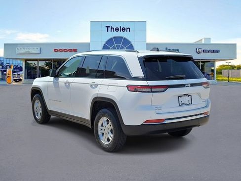 Used 2023 Jeep Grand Cherokee Laredo AWD/4WD image 3