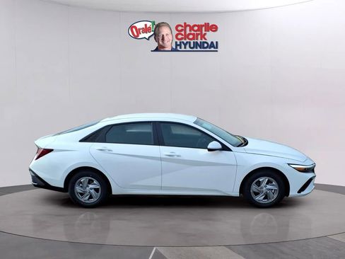 New 2026 Hyundai Elantra SE FWD image 6
