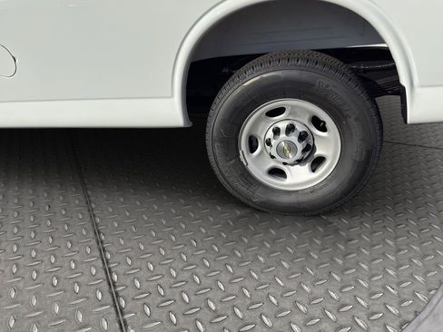 New 2025 Chevrolet Express 3500 w/ Driver Convenience Package image 24