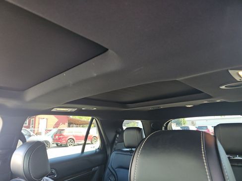 Used 2017 Ford Explorer Platinum AWD/4WD image 8