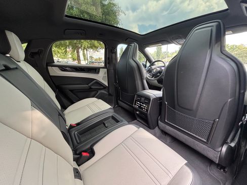 Used 2025 Porsche Cayenne S AWD/4WD image 20