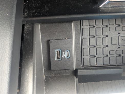 Certified 2024 Ford Expedition XLT image 25