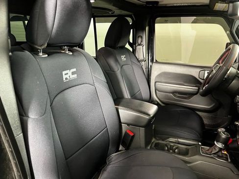 Used 2022 Jeep Gladiator Rubicon w/ Cold Weather Group image 9