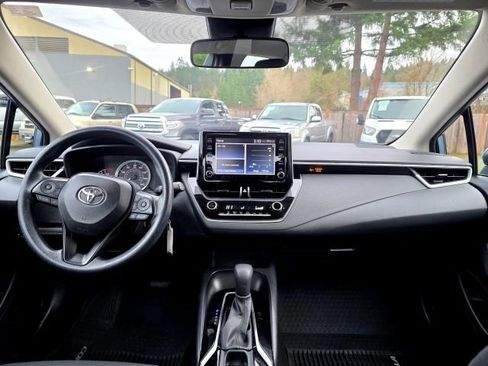 Used 2020 Toyota Corolla LE image 10
