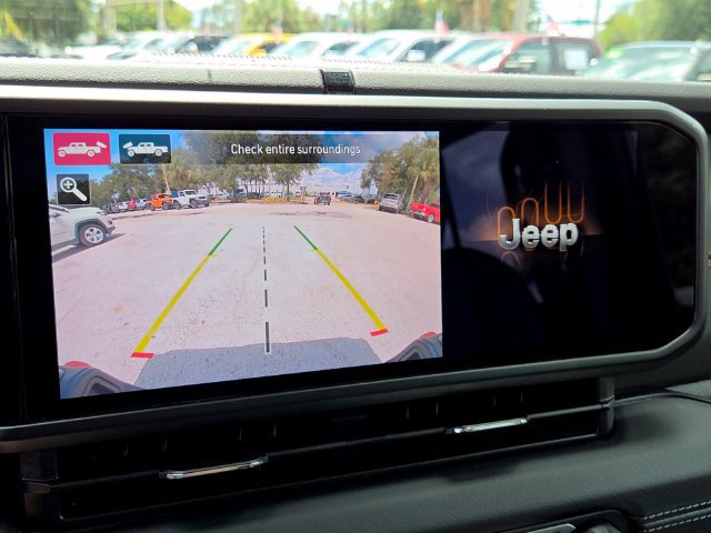 Certified 2025 Jeep Gladiator Mojave AWD/4WD image 24