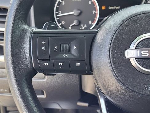 Used 2023 Nissan Rogue S image 12