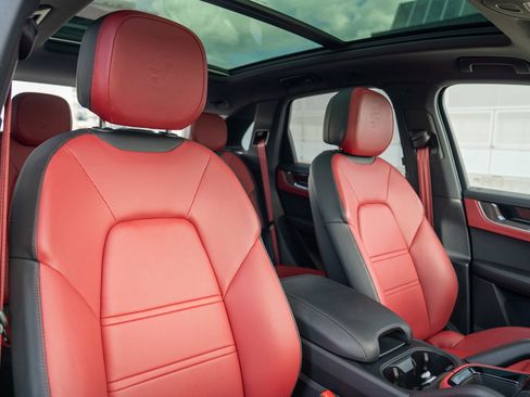 Certified 2025 Porsche Cayenne E-Hybrid AWD/4WD image 27