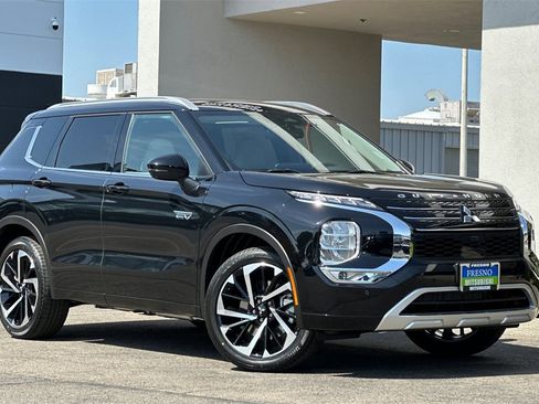 New 2025 Mitsubishi Outlander SEL image 3