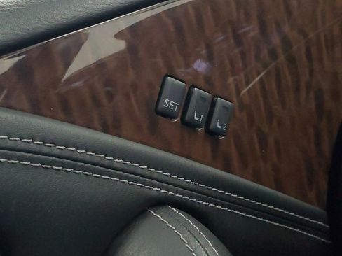 Used 2018 Nissan Armada Platinum image 18