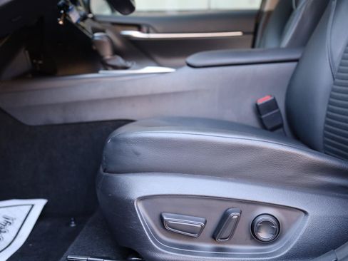 Used 2022 Toyota Camry SE FWD image 16