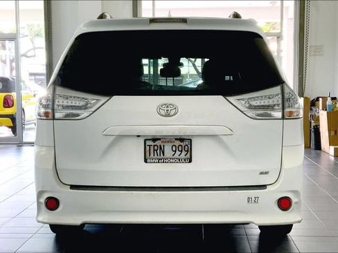 Used 2018 Toyota Sienna SE Premium FWD image 4