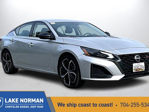 Used 2024 Nissan Altima 2.5 SR image 1