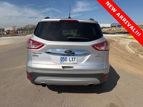 Used 2015 Ford Escape SE w/ SE Chrome Package image 4