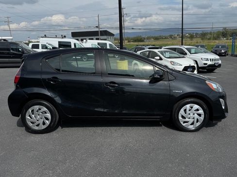 Used 2016 Toyota Prius C Two image 38