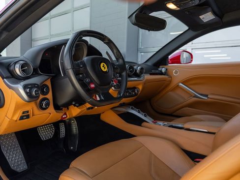 Used 2016 Ferrari F12 Berlinetta RWD image 33