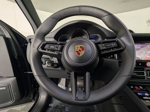 Certified 2025 Porsche Macan image 35