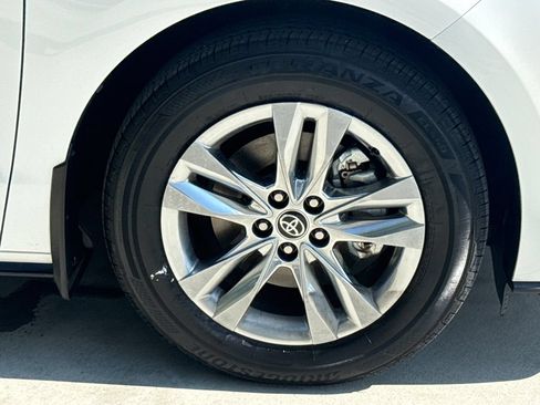 Used 2025 Toyota Sienna Limited FWD image 11