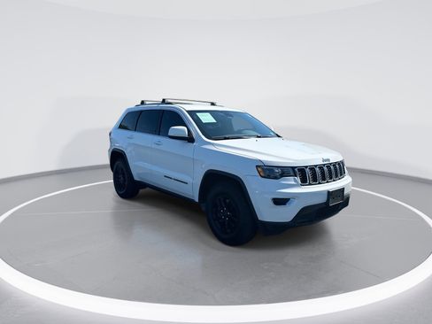 Used 2018 Jeep Grand Cherokee Laredo AWD/4WD image 2